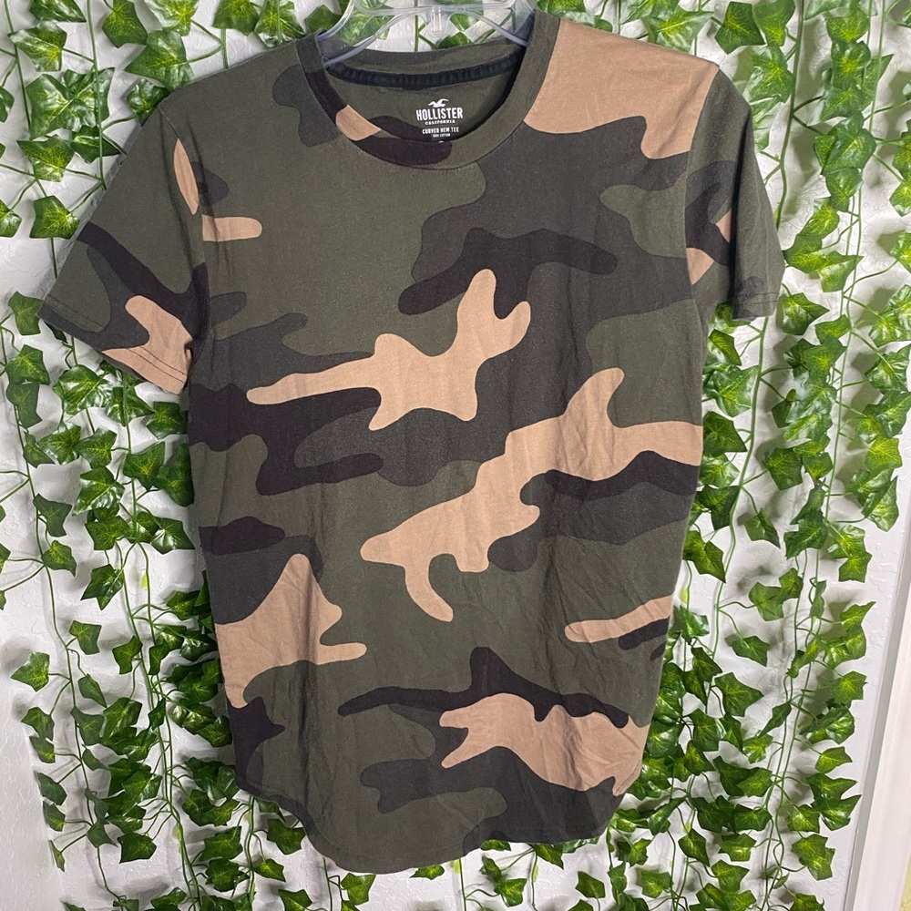 hollister camo tee